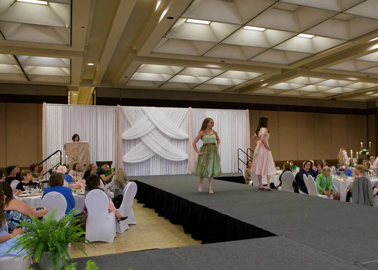 Laura Melanie Lyne fashion Show 014