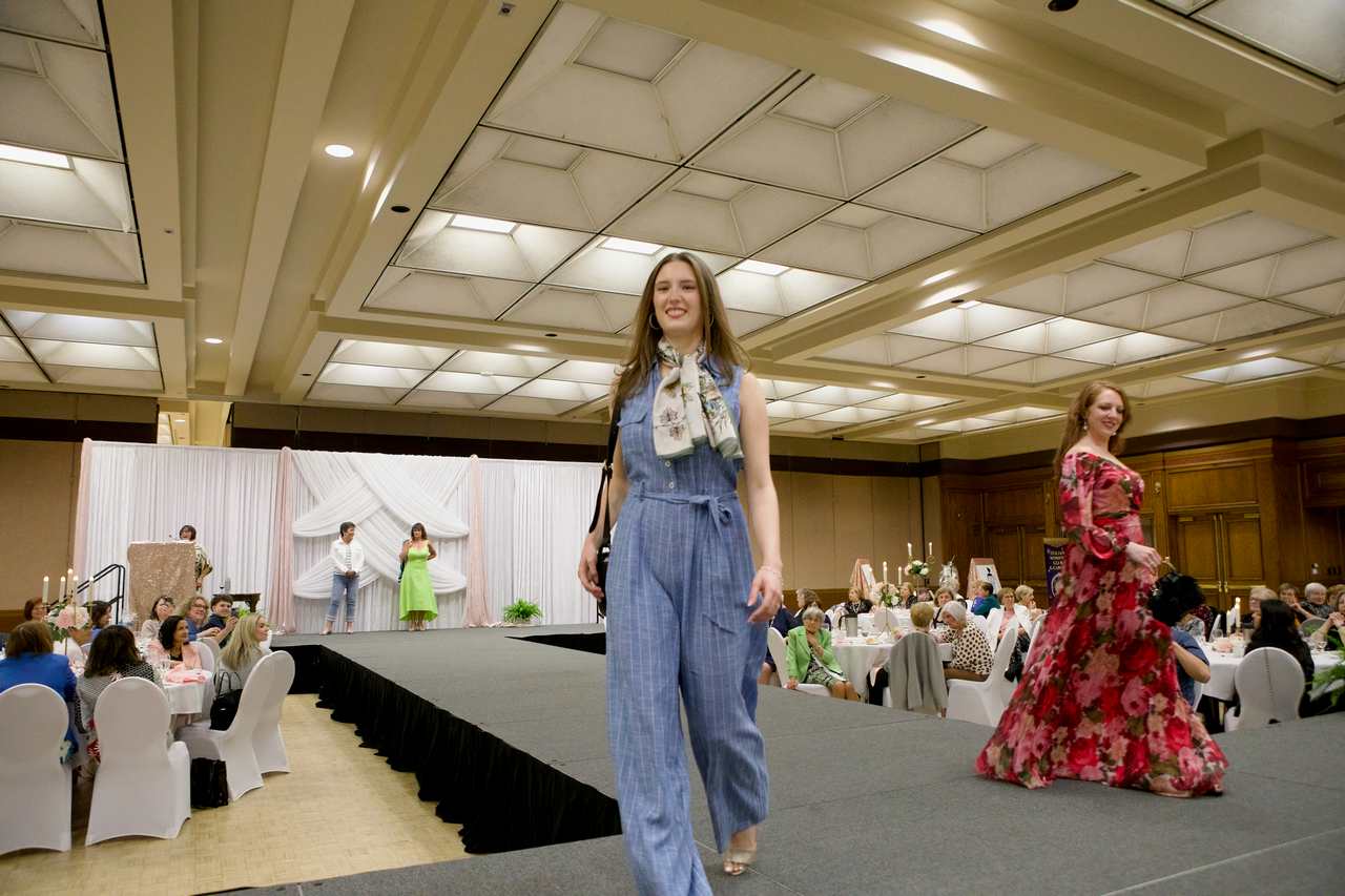 Laura Melanie Lyne fashion Show 056