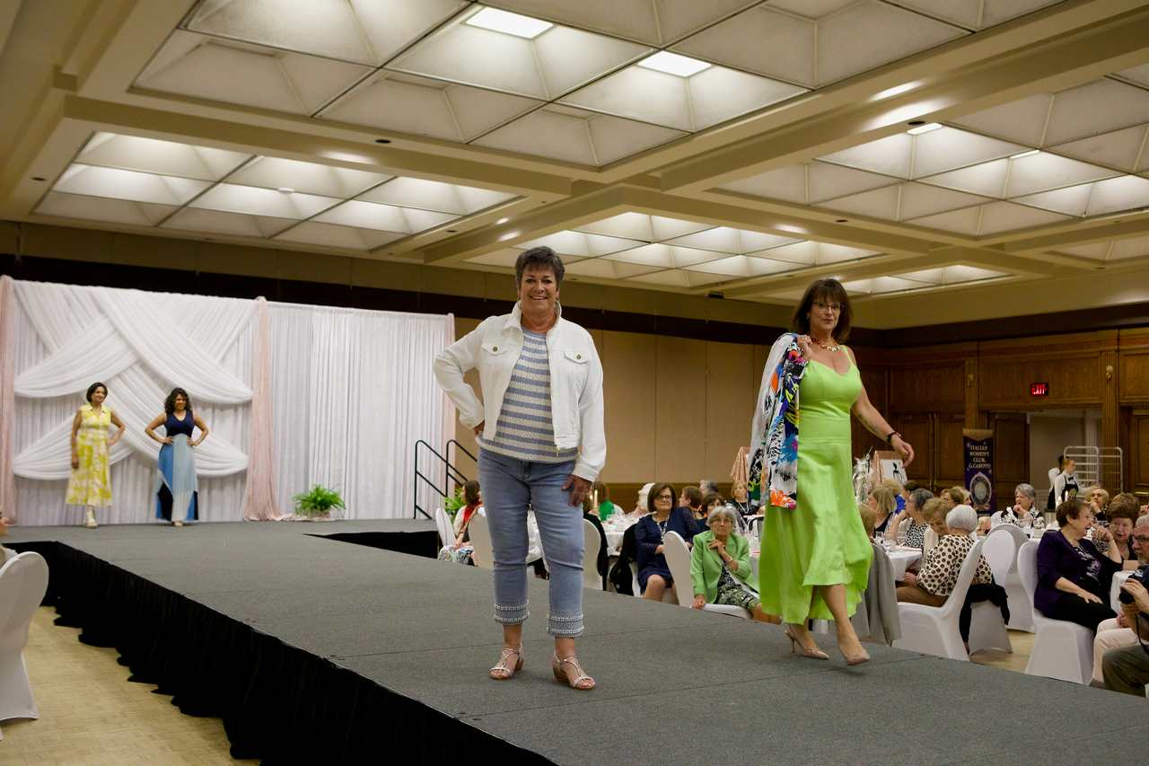 Laura Melanie Lyne fashion Show 059